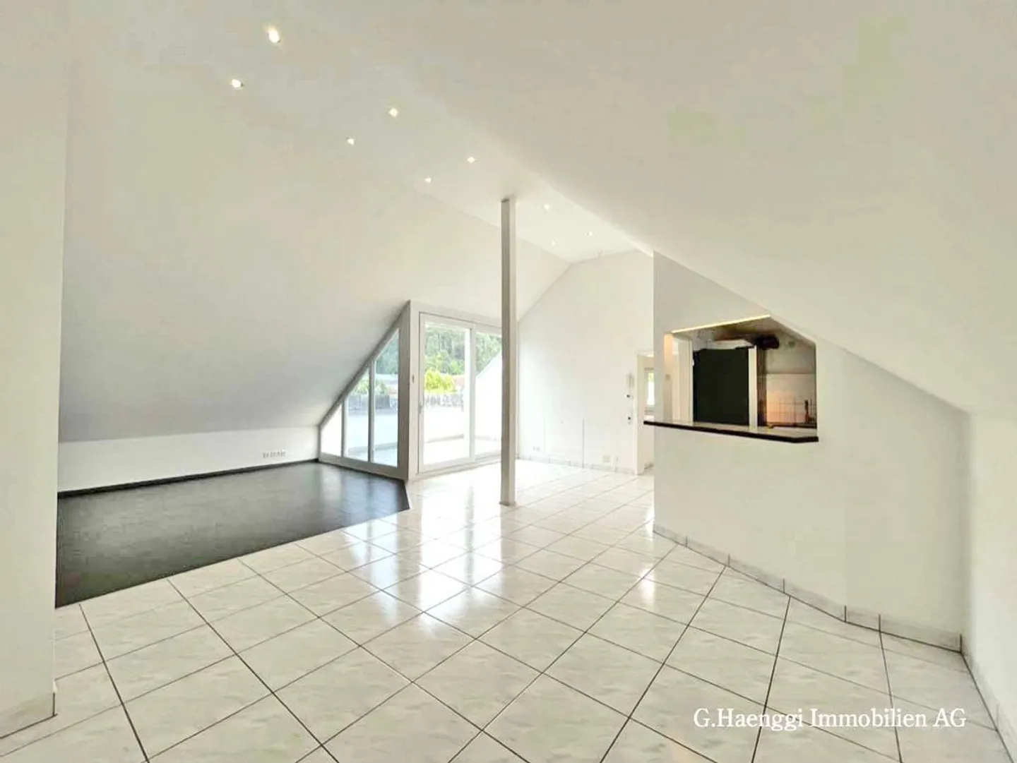 APPARTEMENT MAISONETTE DE HAUTE QUALITÉ 4 1/2 CHAMBRES AVEC BELLE VUE - Photo 6 sur 13