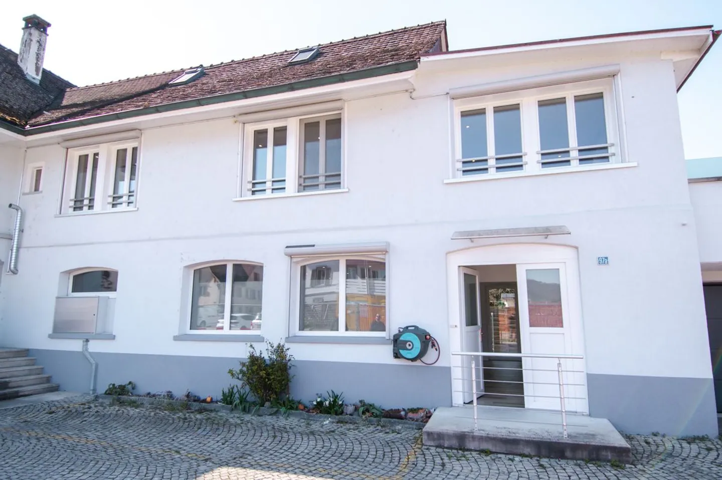 MODERNISIERTES RAUMWUNDER AN SONNIGER LAGE - Foto 1 von 8