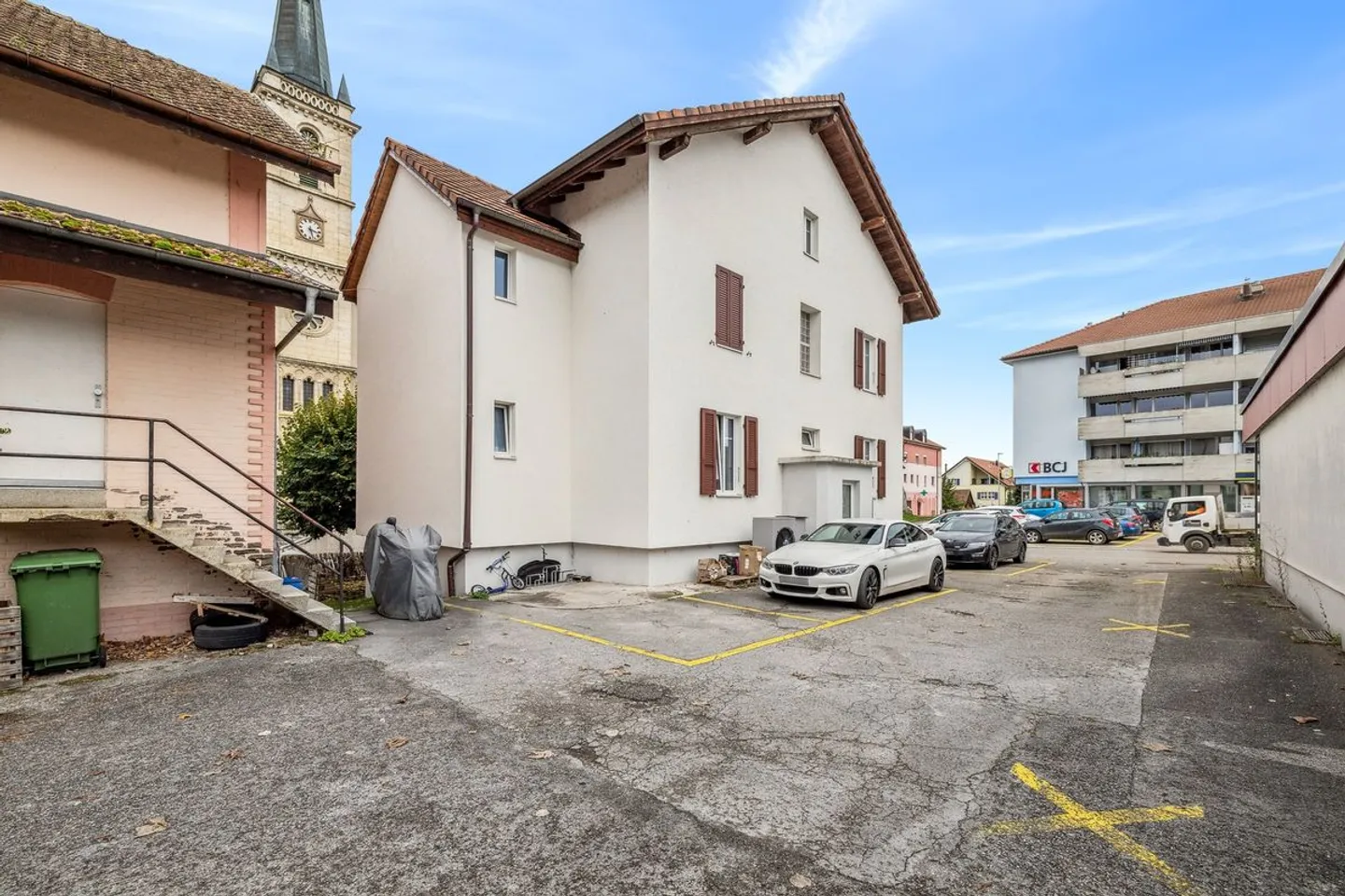 Yield Building in Courgenay - Photo 1 of 5