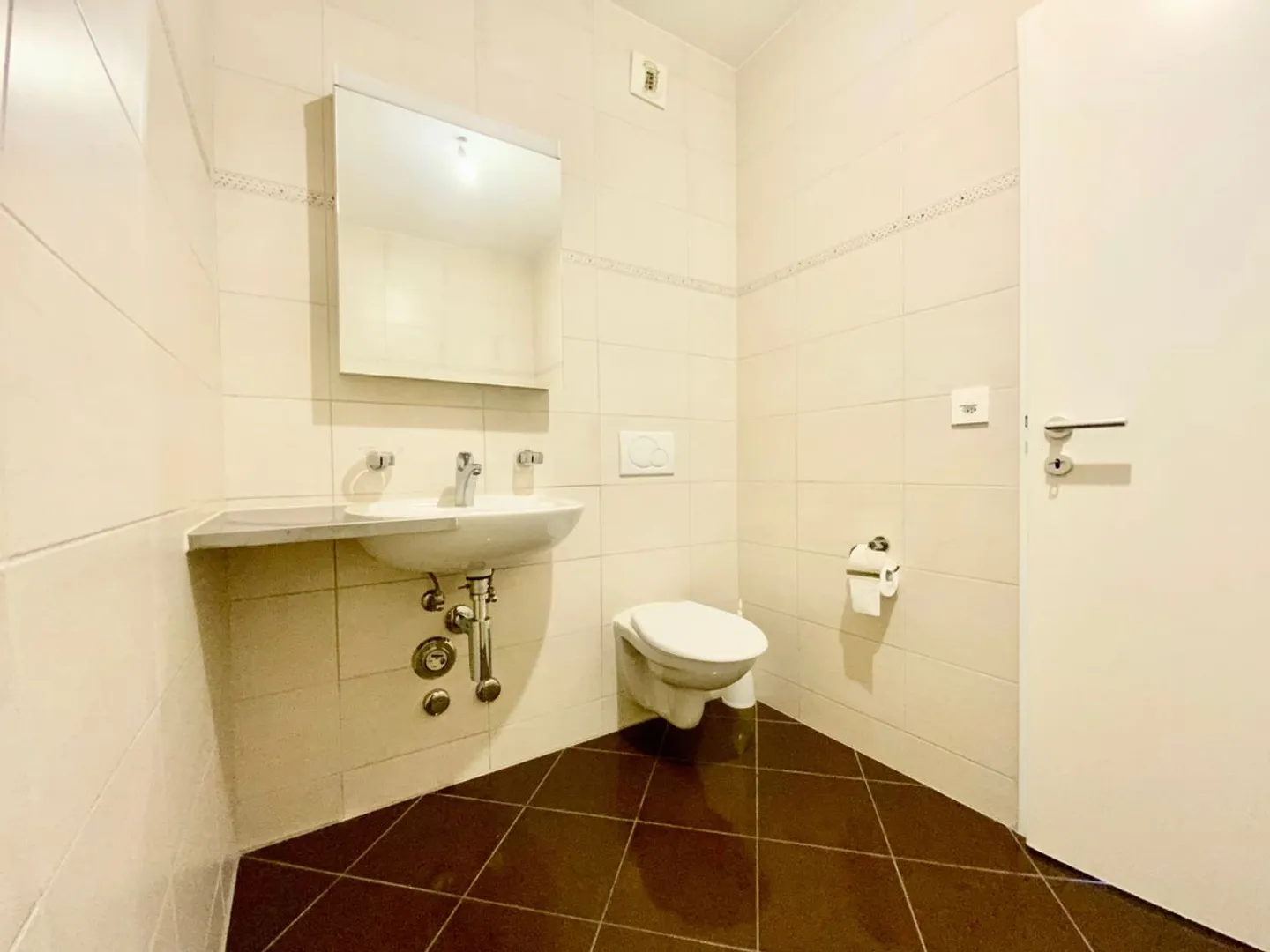 Bright 4 ½ of 110m2 with parking space! - Photo 7 of 11