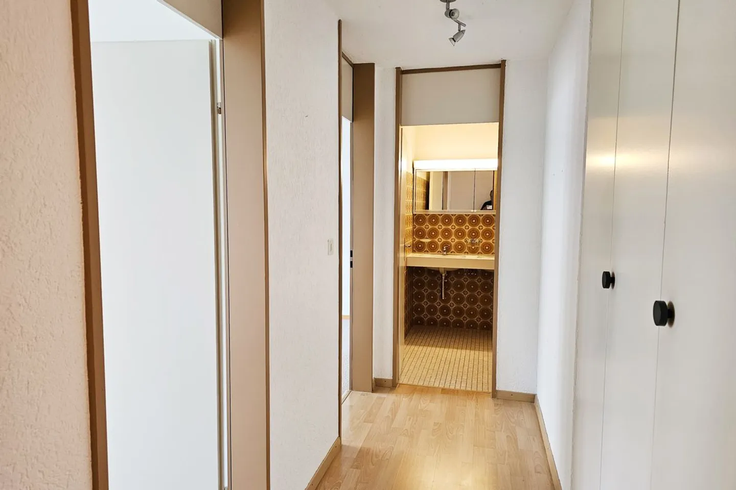 Gemütliche 3.5-Zimmer-Wohnung mit Balkon an ruhiger sonniger Lage - Foto 9 von 13