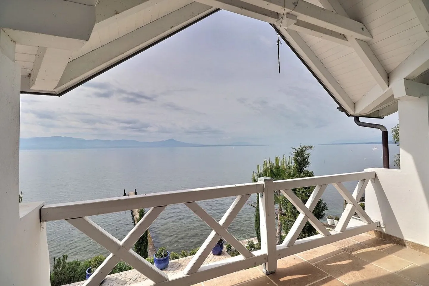 Villa eccezionale con i piedi nell'acqua - Foto 5 di 8
