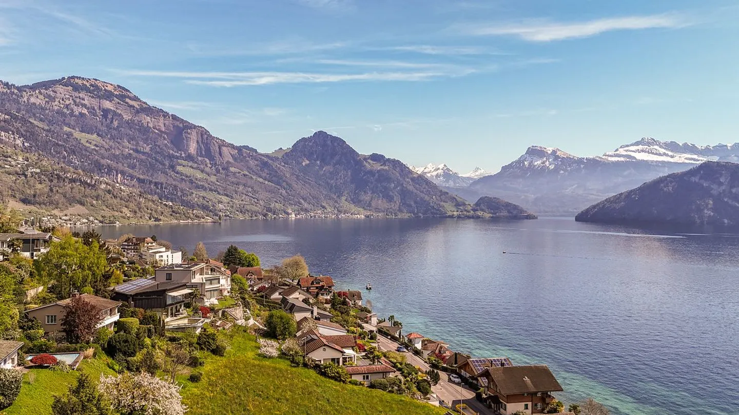 Wellness Oasis with phenomenal lake and mountain panorama - Photo 5 of 6