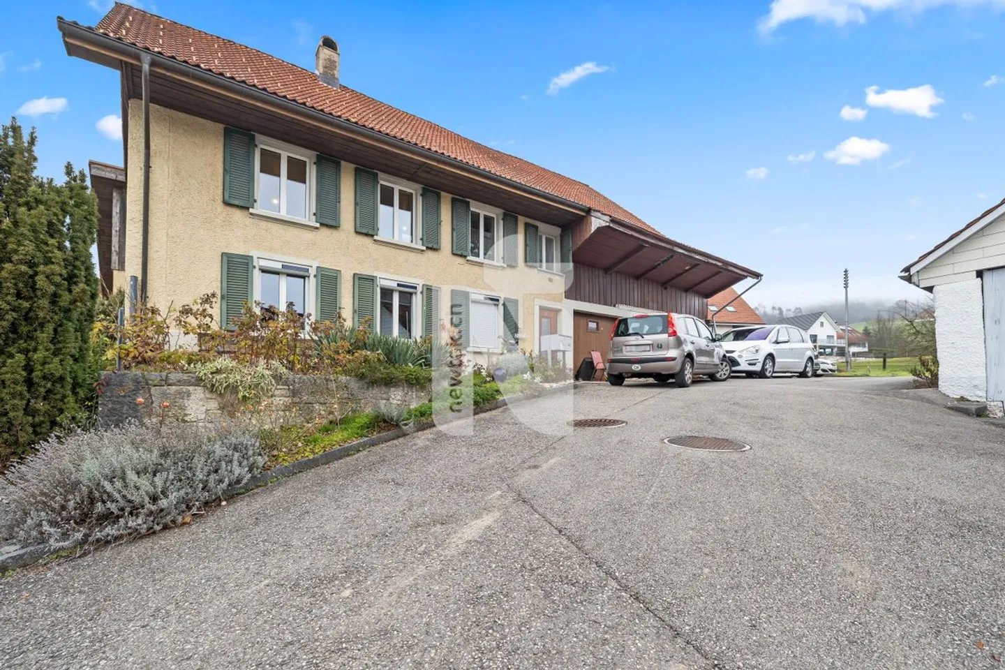 Fattoria esclusiva con ampio spazio esterno e molte opzioni di utilizzo individuali - Foto 2 di 13