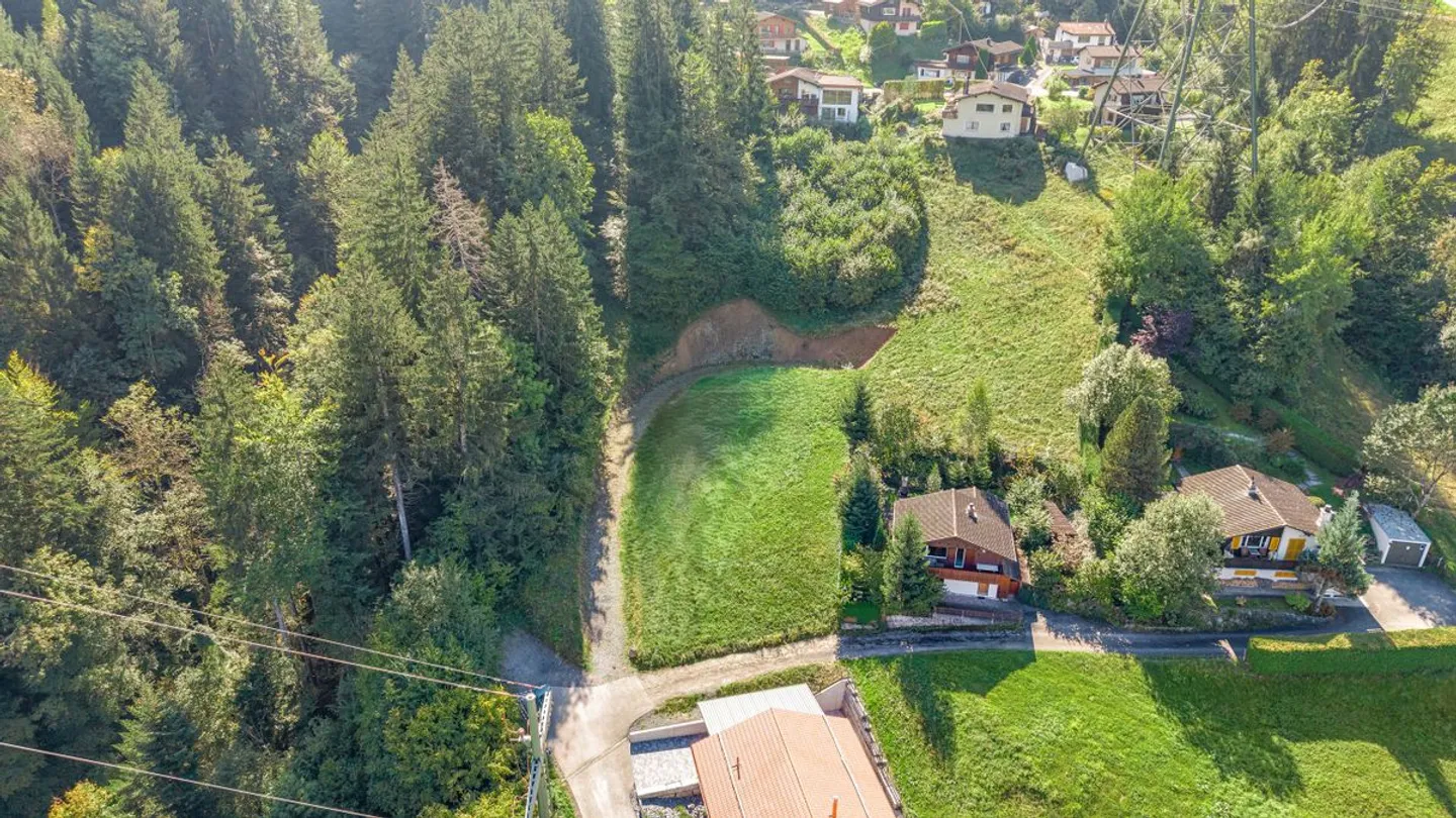 Bauland mit bewilligtem Einfamilienhaus-Projekt in Oberterzen, ruhige Lage mit Bergsicht - Foto 3 di 6
