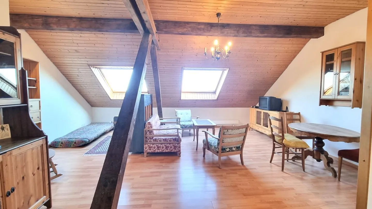 Appartement sous les combles lumineux avec poutres apparentes - Photo 7 sur 13