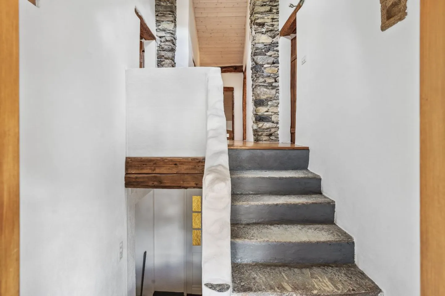 Superbo attico-duplex ristrutturato con carattere e autenticità - Foto 8 di 8