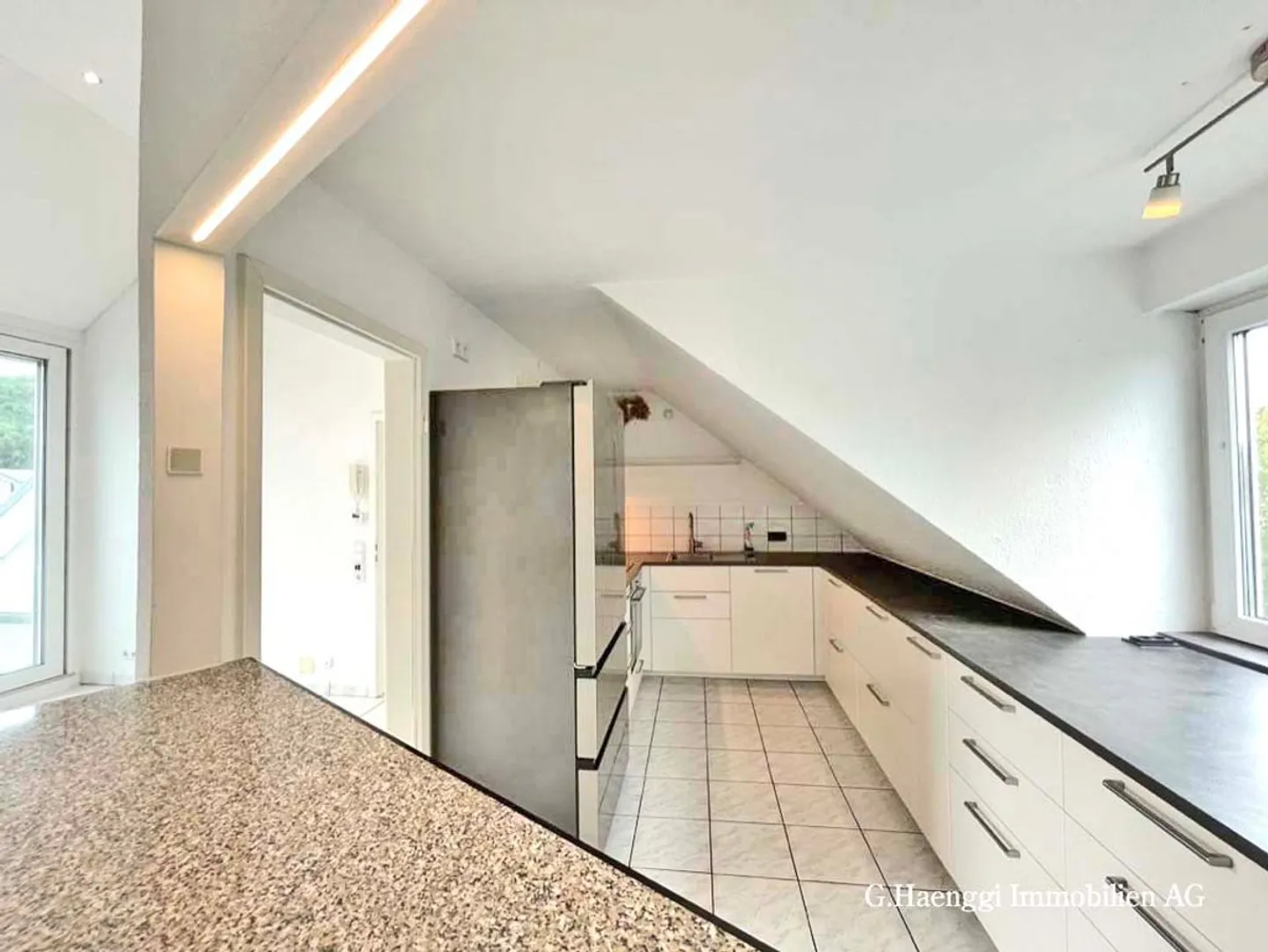 APPARTEMENT MAISONETTE DE HAUTE QUALITÉ 4 1/2 CHAMBRES AVEC BELLE VUE - Photo 8 sur 13