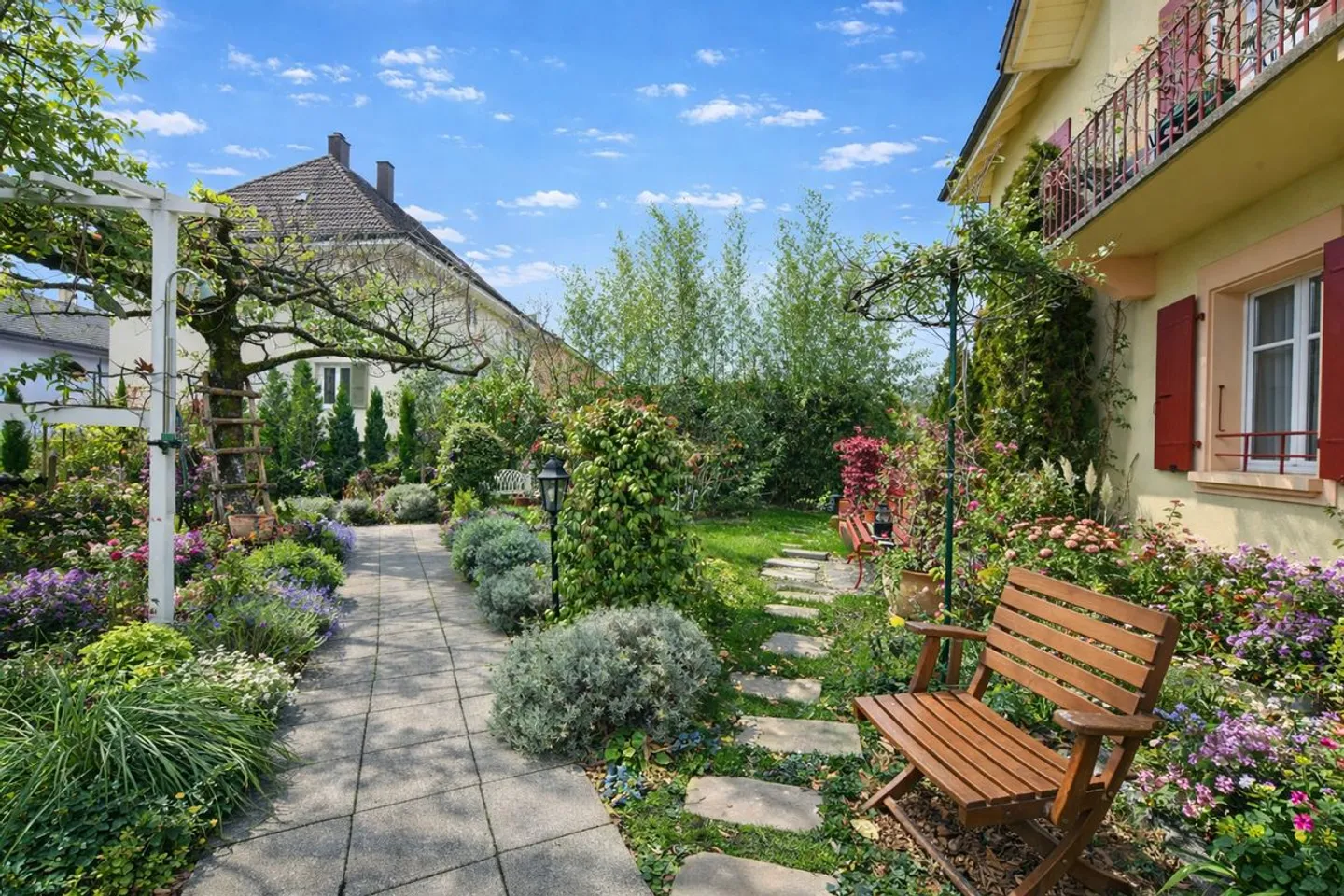 Charmante maison avec grand potentiel dans un environnement paisible  - Foto 11 von 12