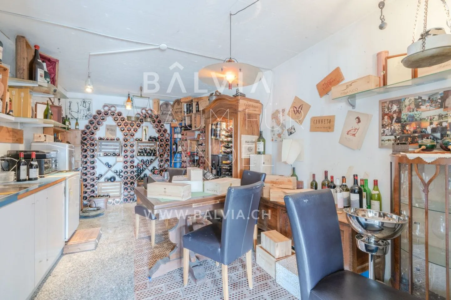 Family happiness with panoramic view - Photo 9 of 10