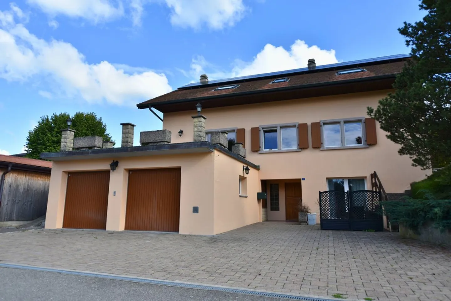 Familienvilla mit unabhängigem Studio - Foto 2 von 13