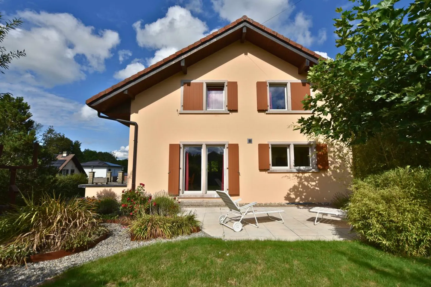 Familienvilla mit unabhängigem Studio - Foto 1 von 13