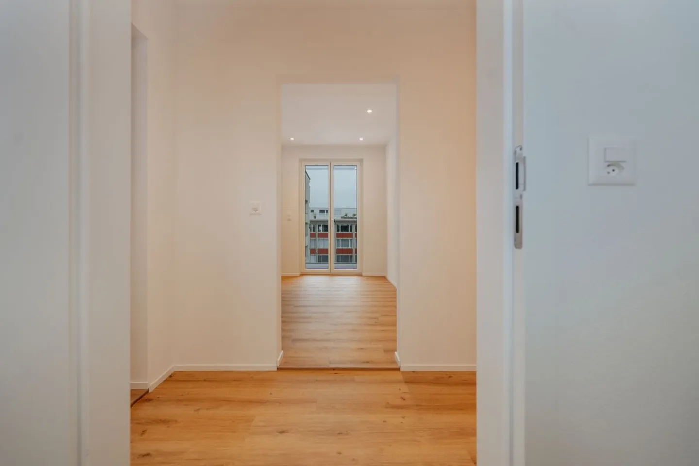 Charmante maisonette de 5 pièces avec galerie, terrasse sur le toit et loggia - Photo 8 sur 13