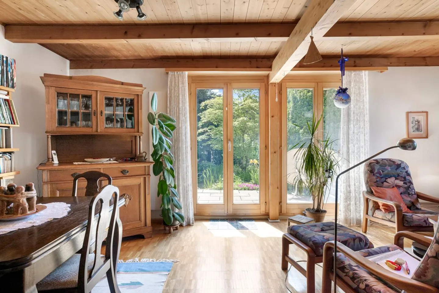 Freistehendes 5.5-Zi-Einfamilienhaus mit Aussicht, Charme und zwei Wege zum Glück - Foto 9 von 13