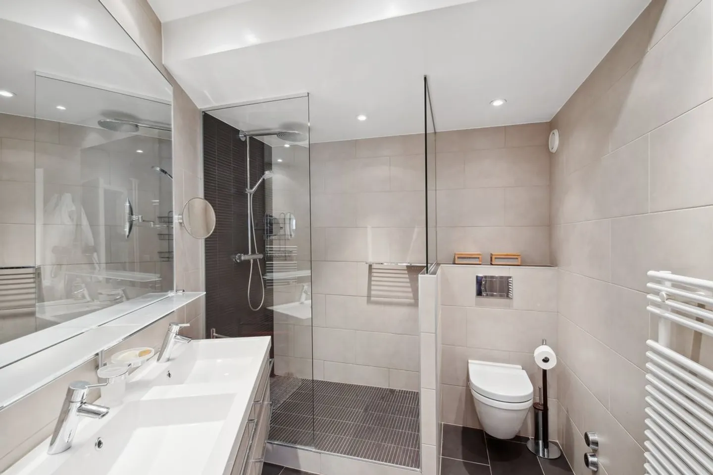 Somptueux duplex en attique avec vue Salève - Photo 4 sur 4