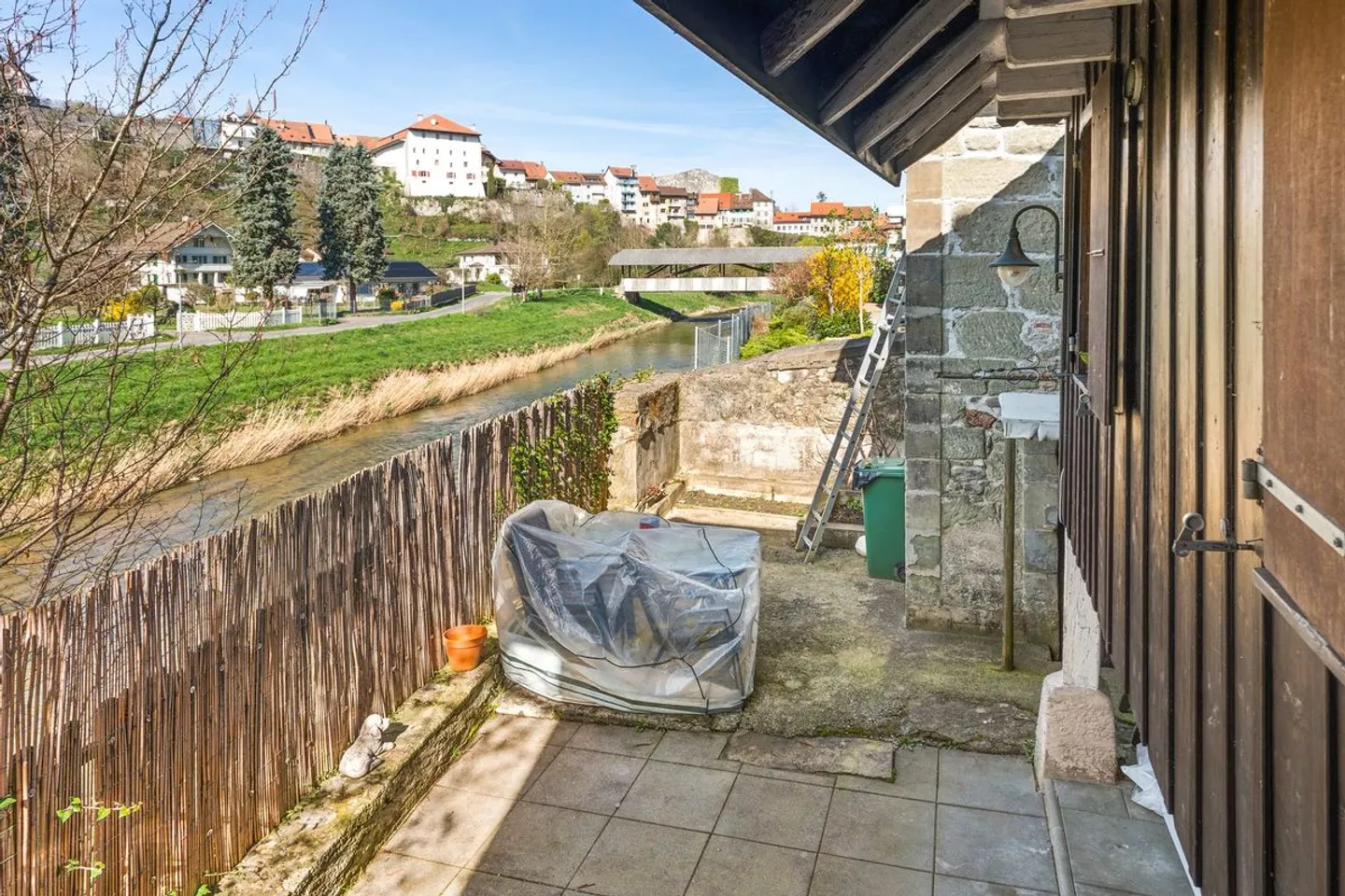 Villa mit 4,5 Zimmern im Bau moderne Architektur und hochwertige Ausstattungen - Foto 3 von 4