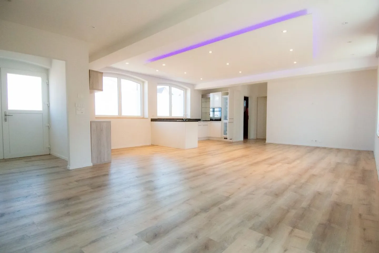 MODERNISIERTES RAUMWUNDER AN SONNIGER LAGE - Foto 4 von 8