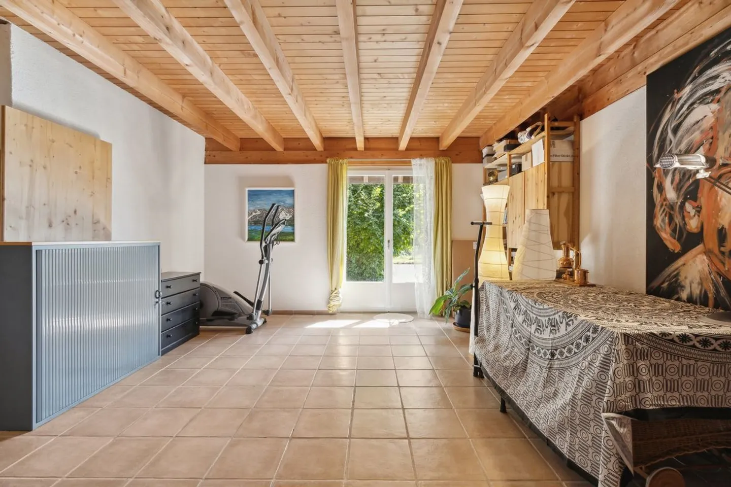 Casa unifamiliare con giardino enorme - Foto 6 di 13