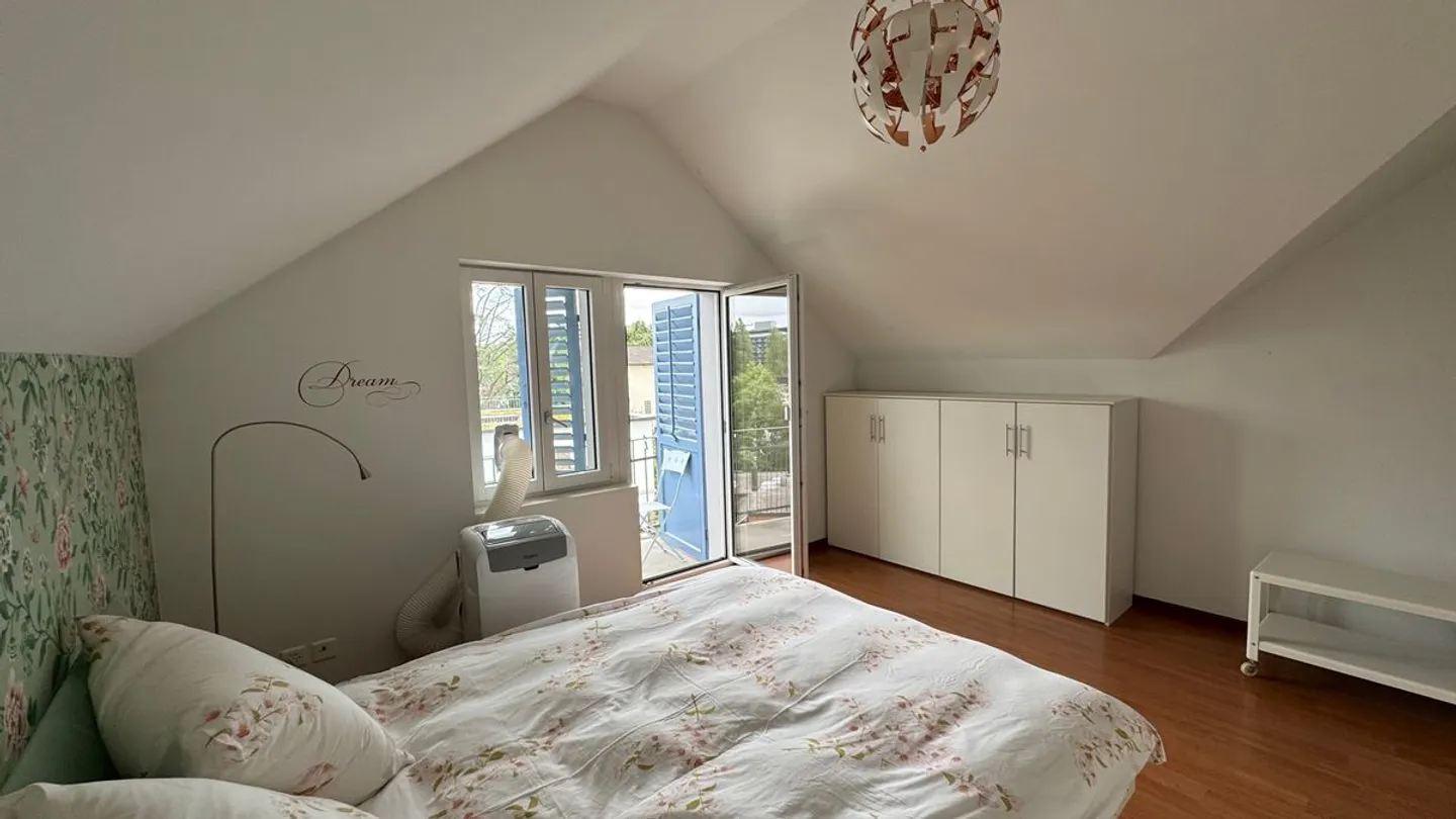 Einmalige Gelegenheit - Lichtdurchflutete Wohnung mit privater Dachterrasse über Zürich - Foto 6 von 13