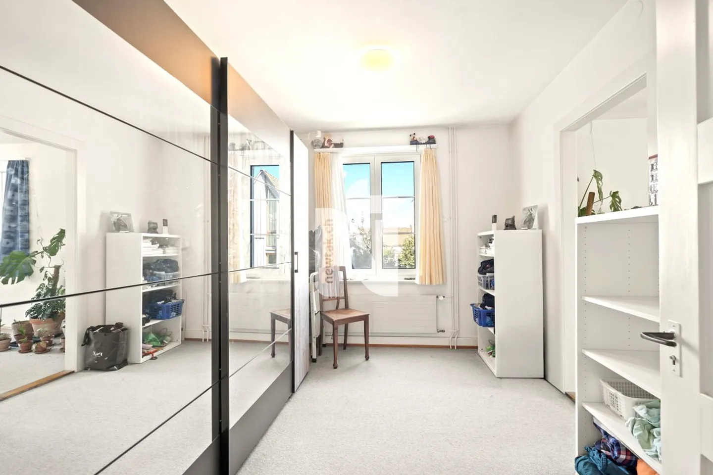 Centrally located, detached single-family house in a sought-after residential area - Photo 8 of 11