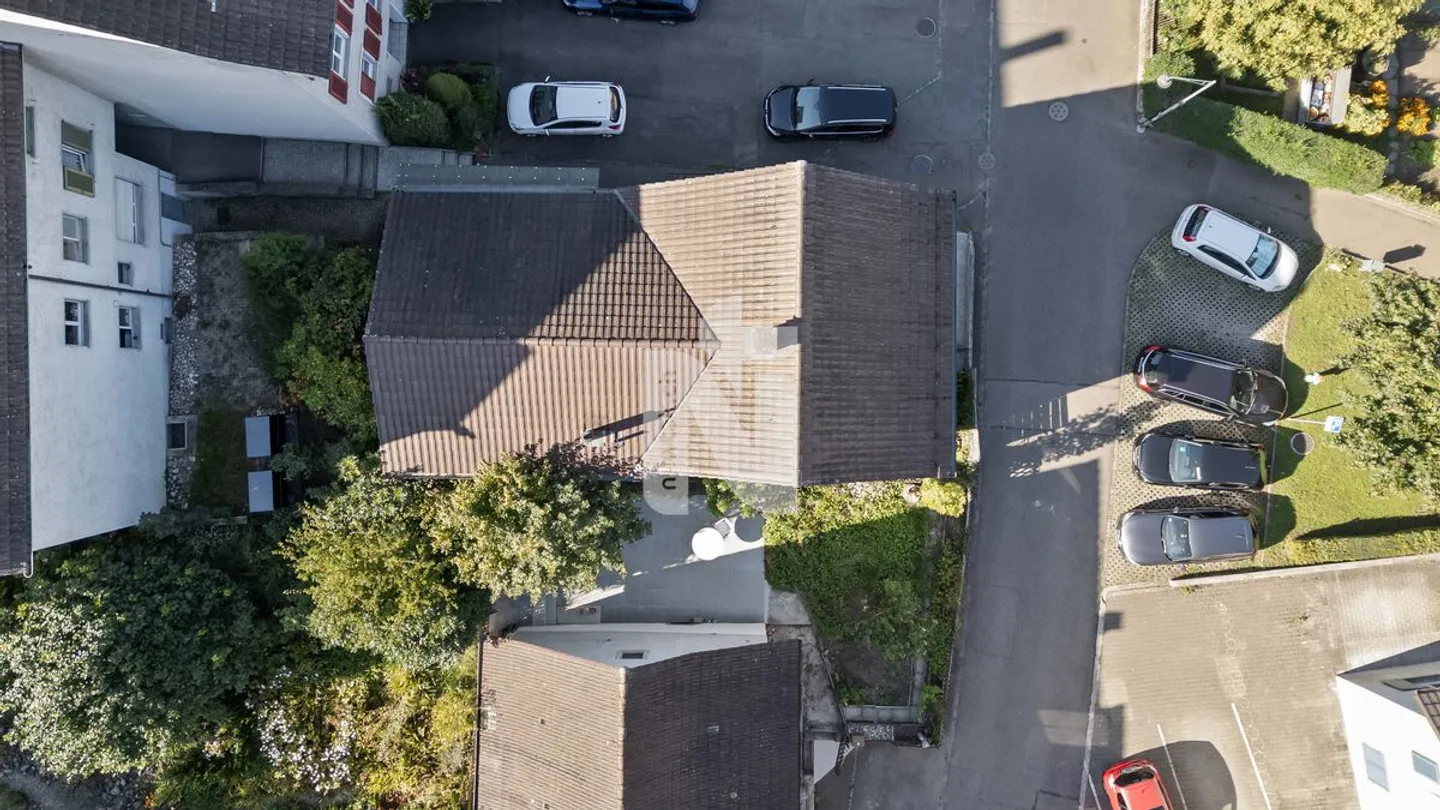 Centrally located, detached single-family house in a sought-after residential area - Photo 3 of 11