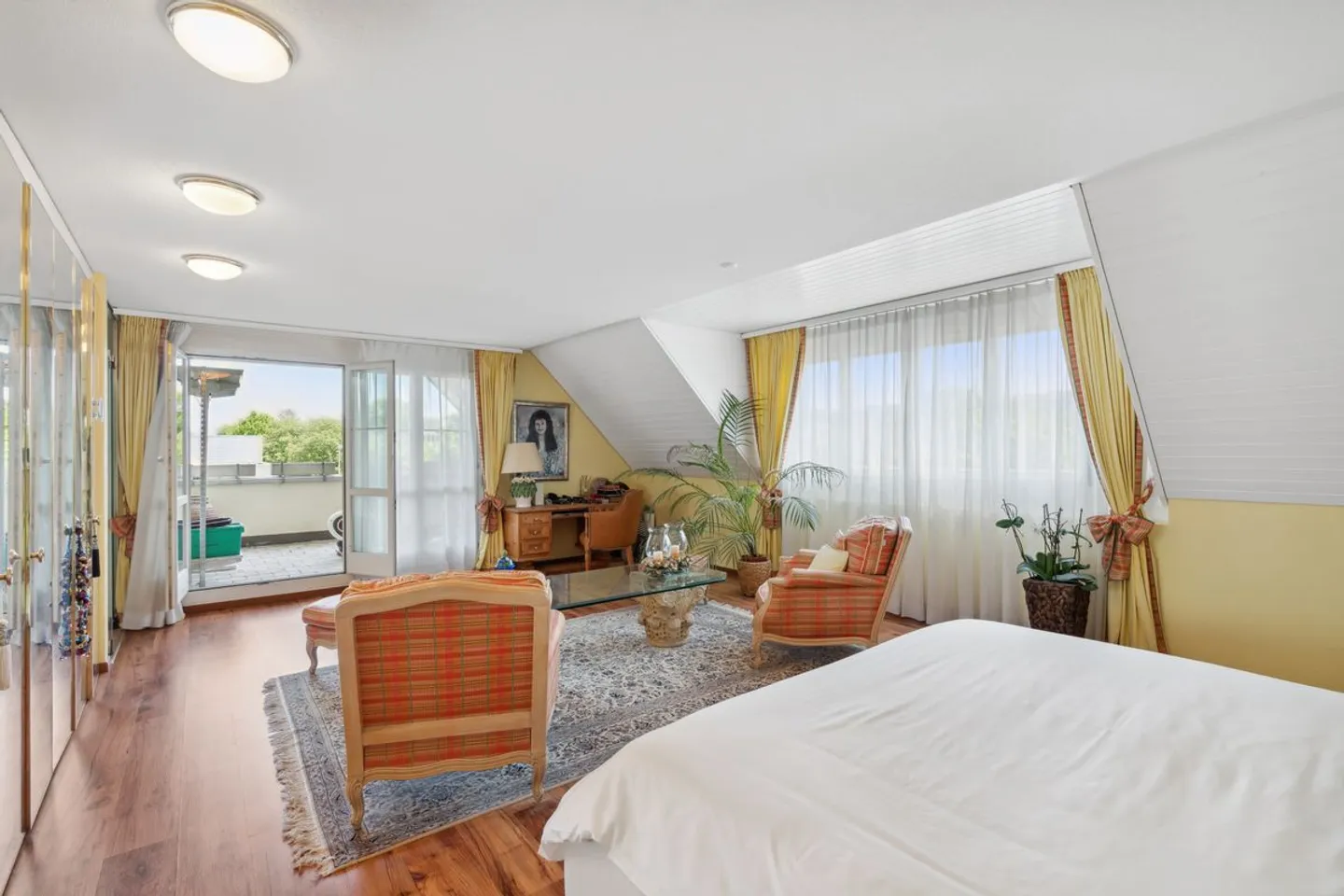 Esclusivo Penthouse Duplex di 267m2 a Volketswil con Studio Abitativo di 84m2 al Piano Terra - Foto 6 di 11