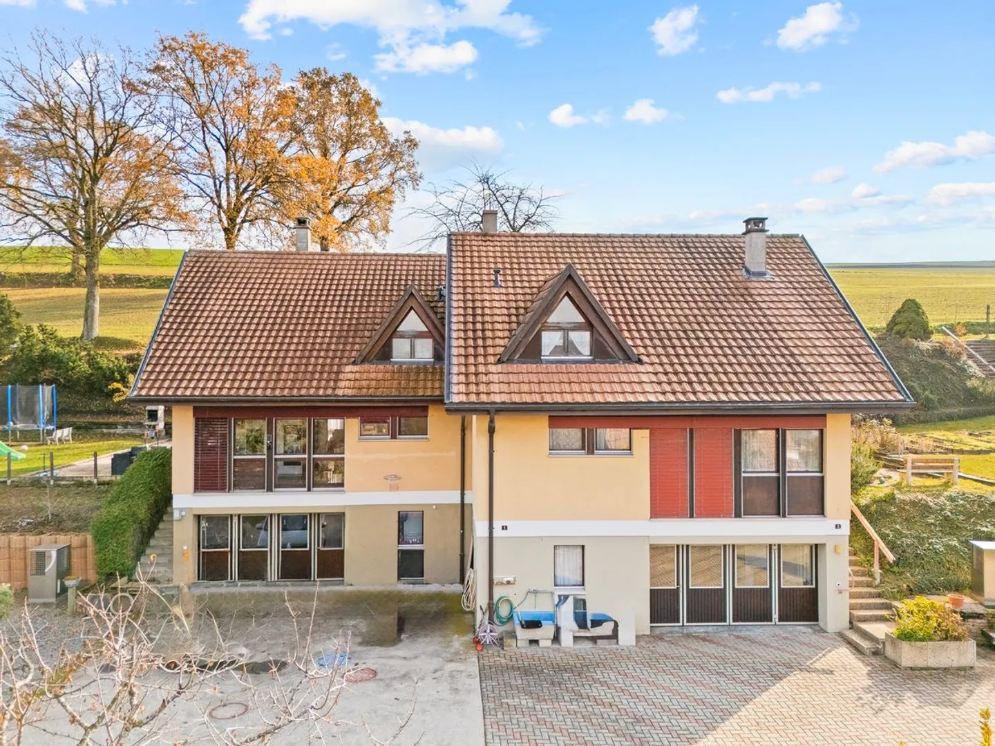 Semi-detached family house with unobstructed view! - Photo 4 of 8