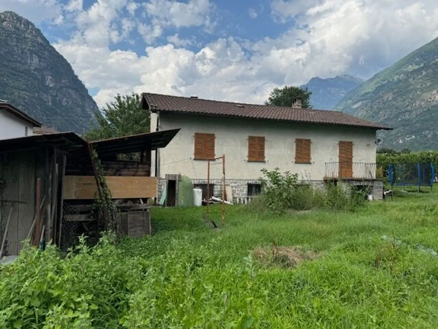 BIASCA - su terreno di mq 850 - CASA da ristrutturare - Foto 1 di 6