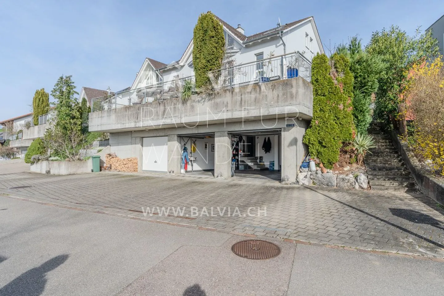 Family happiness with panoramic view - Photo 10 of 10