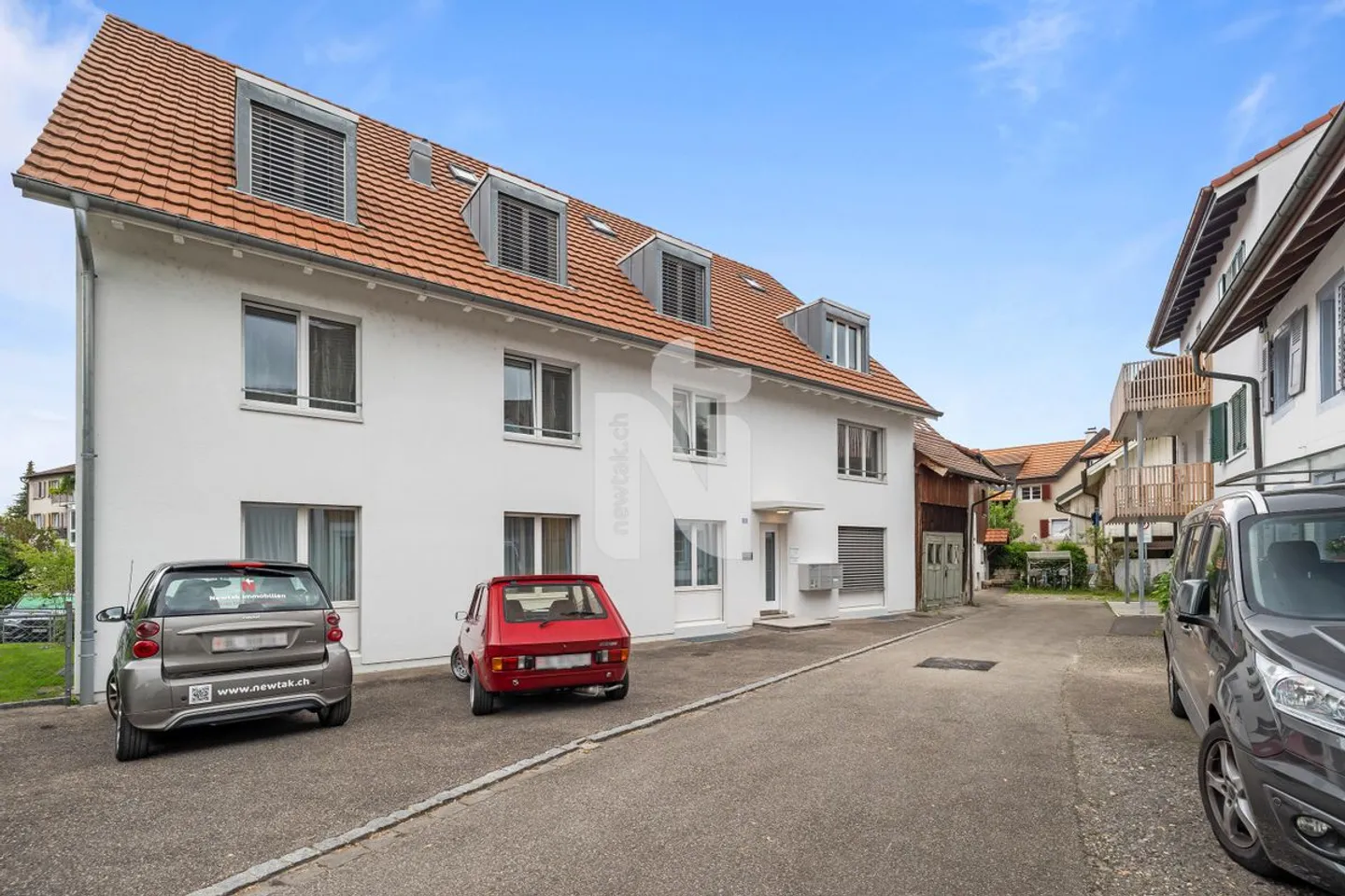Sehr schöne, zentral gelegene 3,5 Zimmerwohnung mit Hobbyraum, Parkplatz und Gartenanteil - Foto 3 von 10