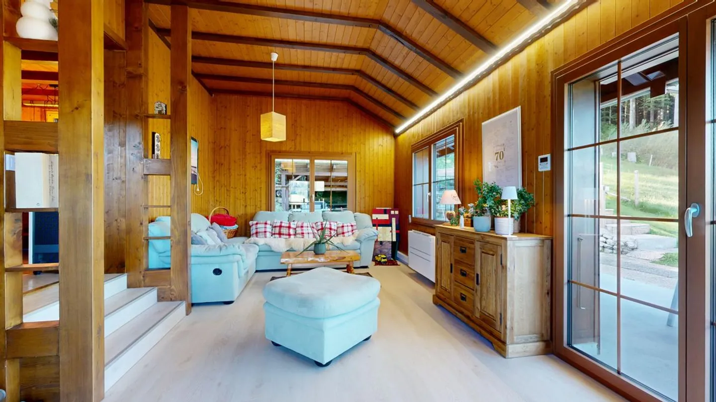Spazioso chalet di 7,5 stanze in un contesto verdeggiante - Foto 2 di 8
