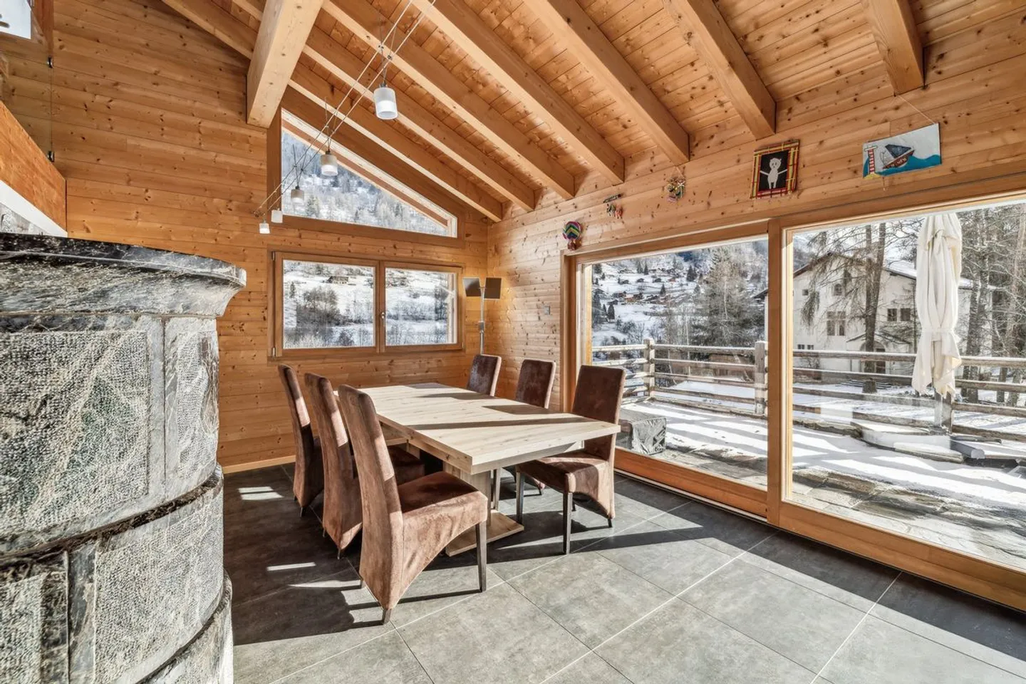 Grand chalet moderne baigné de lumière  - Photo 2 sur 10