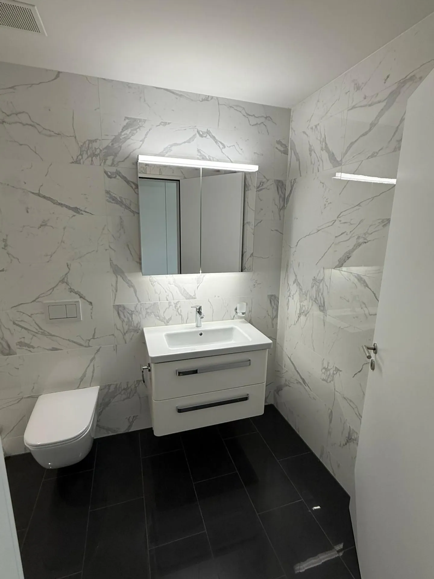 Dream apartment in Greppen with a view - 4.5 rooms with great amenities - Photo 9 of 13