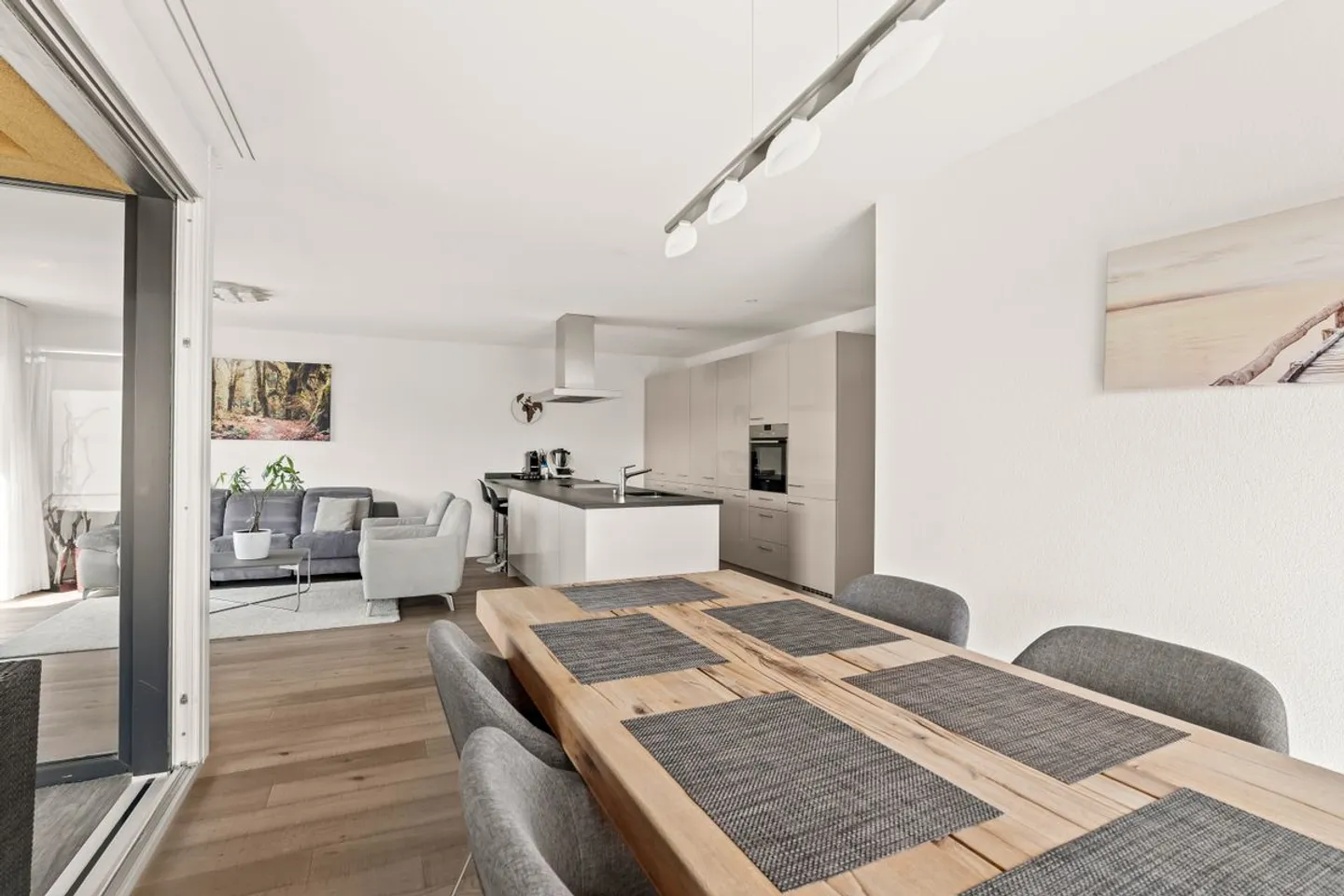 Comfortable 4.5-room apartment in a quiet location - Photo 2 of 10