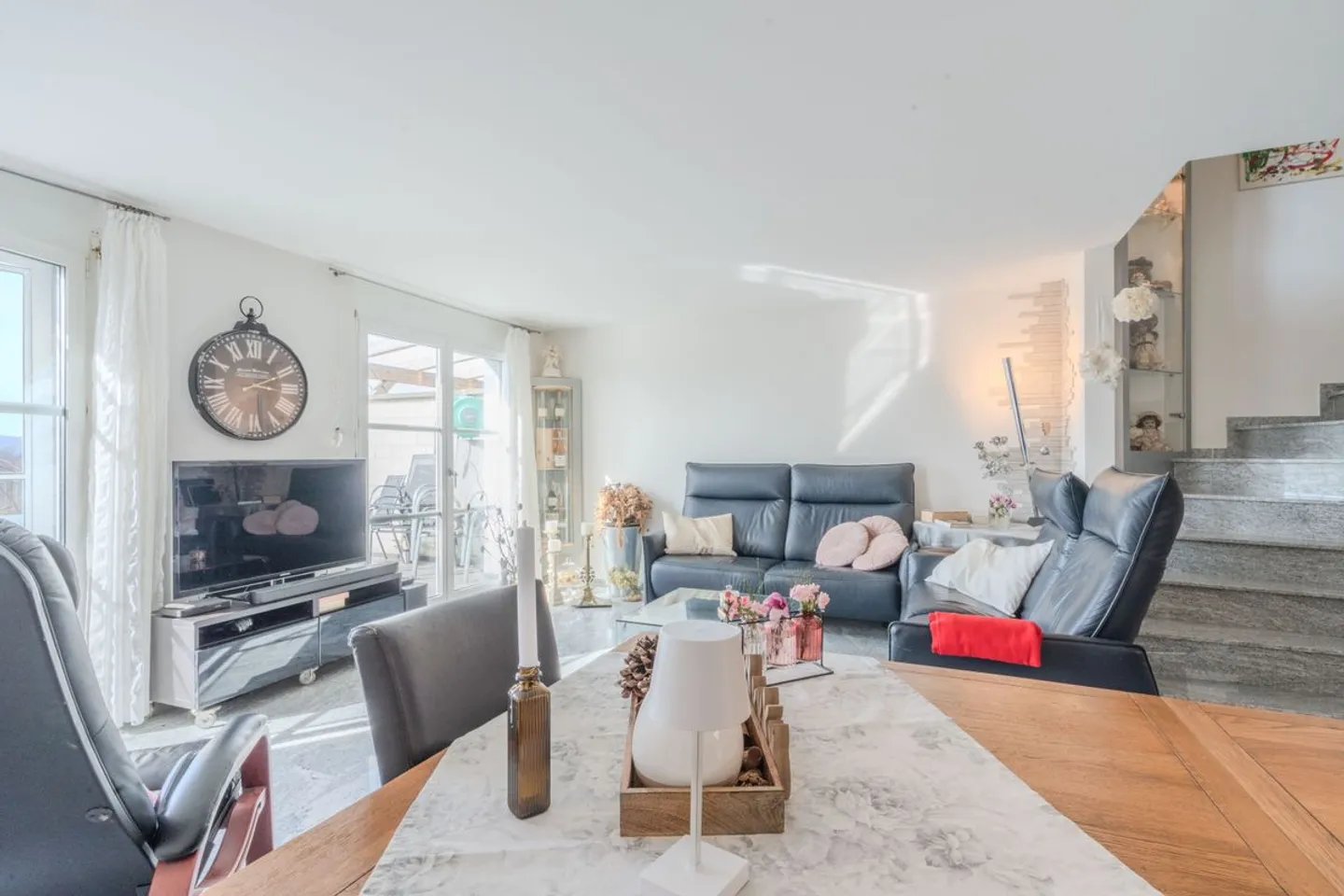 Family happiness with panoramic view - Photo 6 of 10
