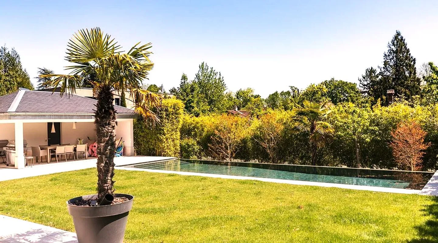 VILLA CONTEMPORANEA PRESTIGIOSA A CHÊNE-BOUGERIES - UN RIFUGIO DI LUSSO E SERENITÀ - Foto 3 di 9