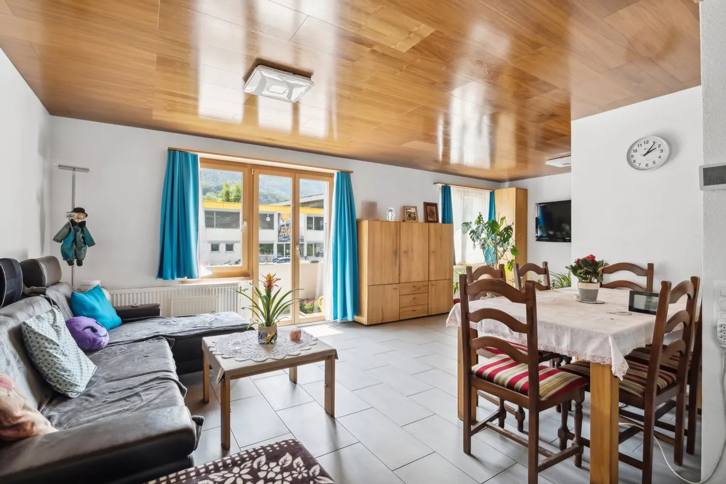 Großes, vollständig renoviertes 6,5-Zimmer-Haus am Eingang des Dorfes Eschert - Foto 5 von 7