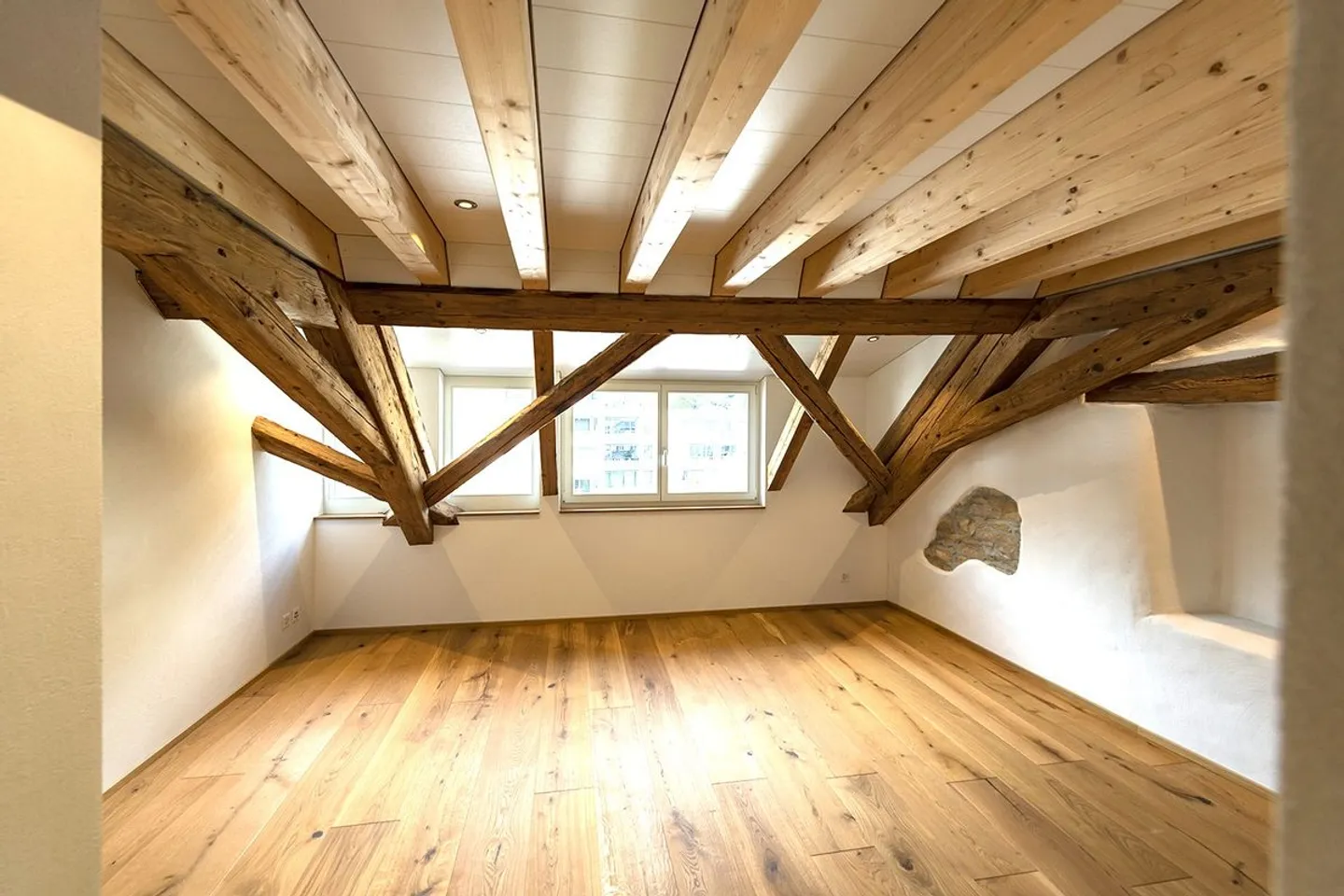 Large, modern penthouse apartment with direct lift access - Photo 7 of 8