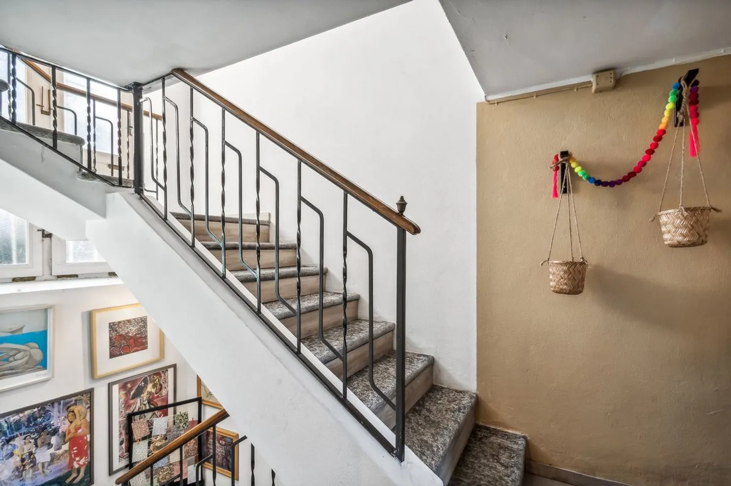 Incantevole Casa di Nucleo ad Arbedo: Una Residenza Secondaria tra Natura e Comfort Moderno - Foto 6 di 10