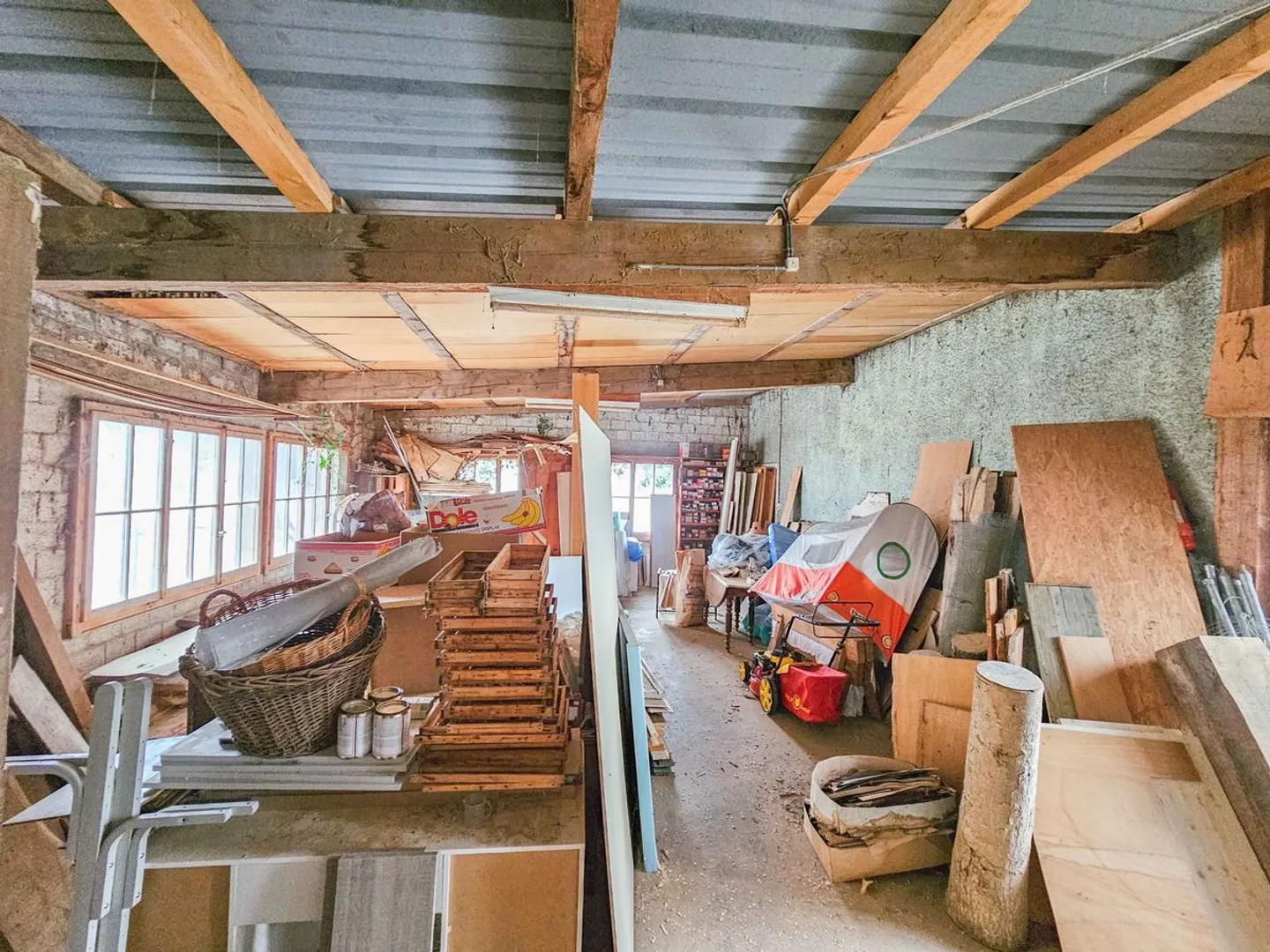 Casa con 2 appartamenti e un grande laboratorio che offre un magnifico potenziale su un terreno di oltre 1000 m2 - Foto 3 di 4