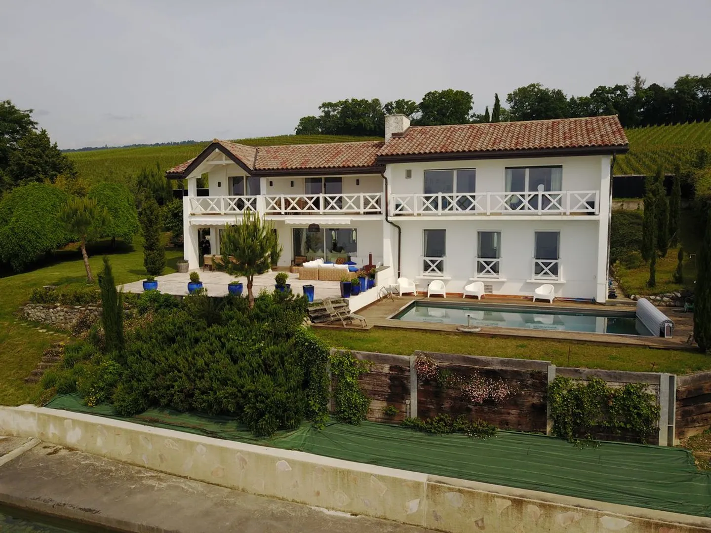 Villa eccezionale con i piedi nell'acqua - Foto 3 di 8