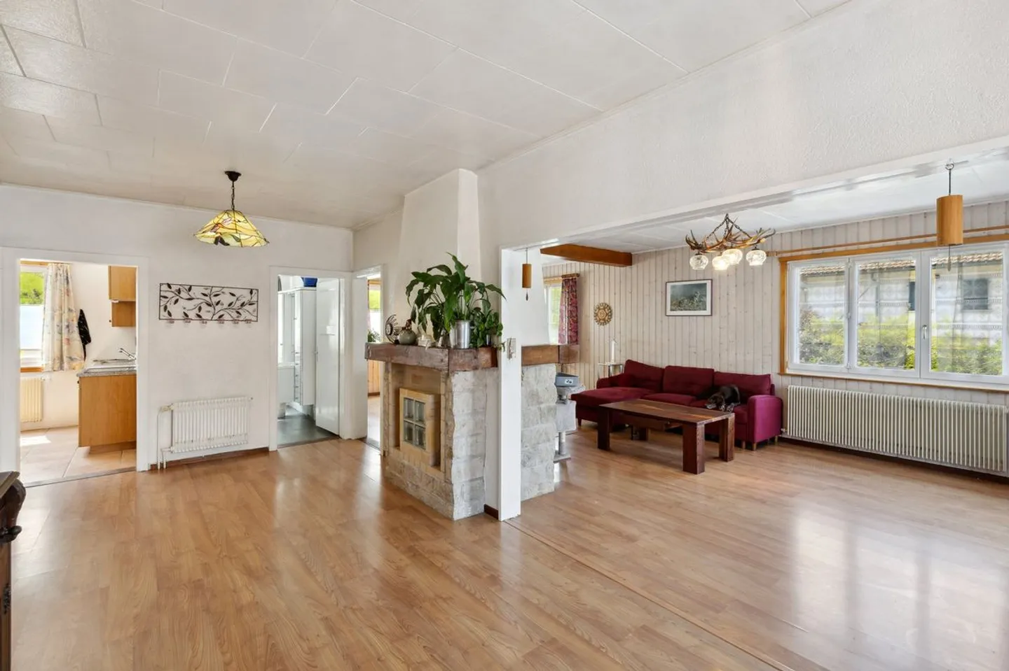 Individual villa with large independent studio and multiple possibilities on large plot - Photo 3 of 12