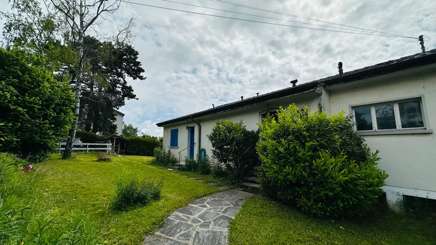 Casa indipendente da ristrutturare a Colombier (VD) - Foto 1 di 13