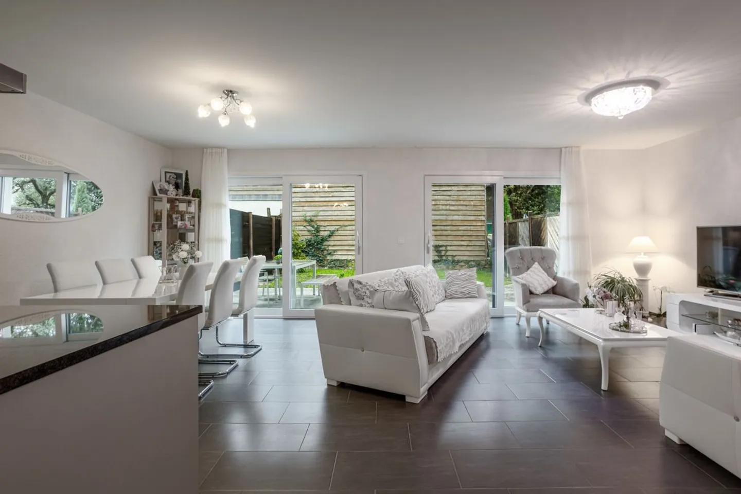 Family semi-detached villa with 5.5 rooms - Photo 2 of 11