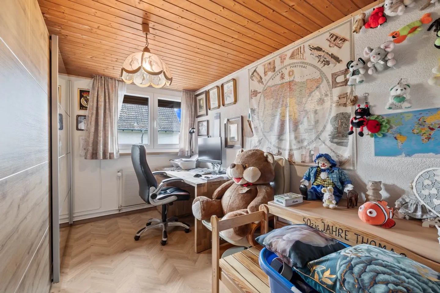 Ländliches Wohnglück: Gepflegtes Einfamilienhaus mit gedecktem Sitzplatz, Pergola sowie grossem Garten - Foto 9 von 13