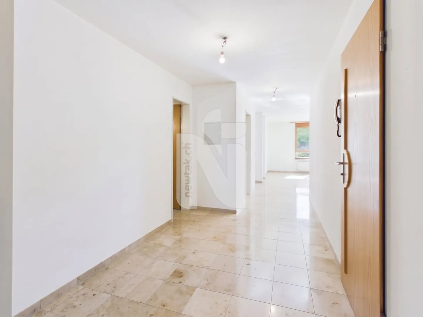 Geräumige Wohnung mit Balkon - Foto 3 von 13