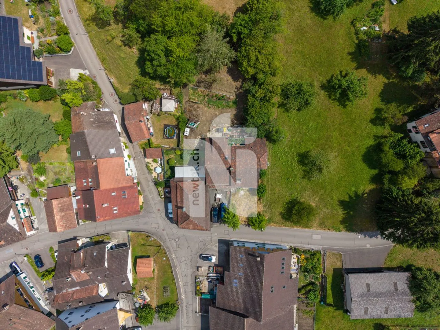 Freistehendes, familienfreundliches Einfamilienhaus mit grossem Garten und Blick ins Grüne - Photo 2 of 11