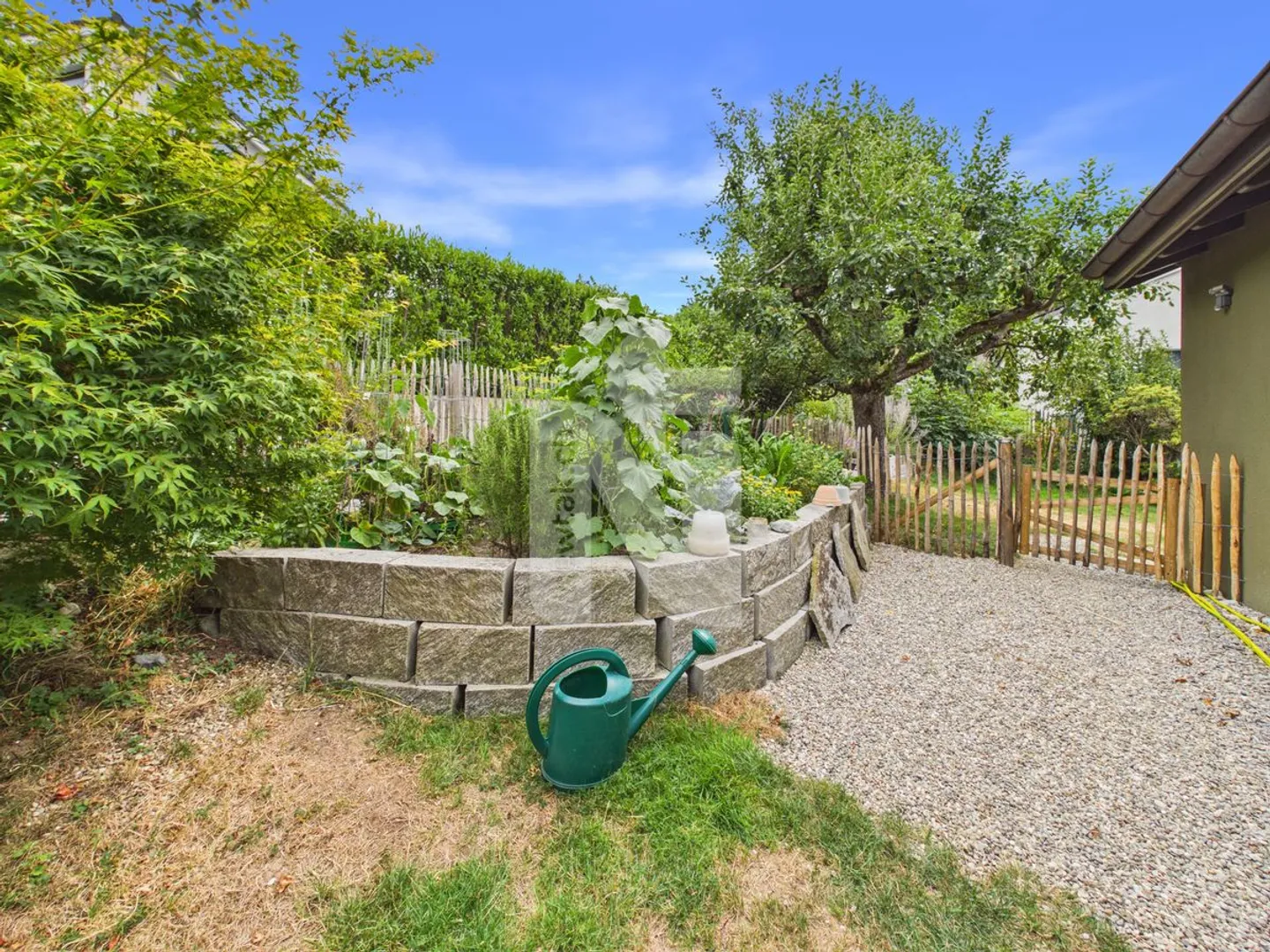 Terreno attraente con proprietà ben curata e vista panoramica a Münchenstein - Foto 4 di 13