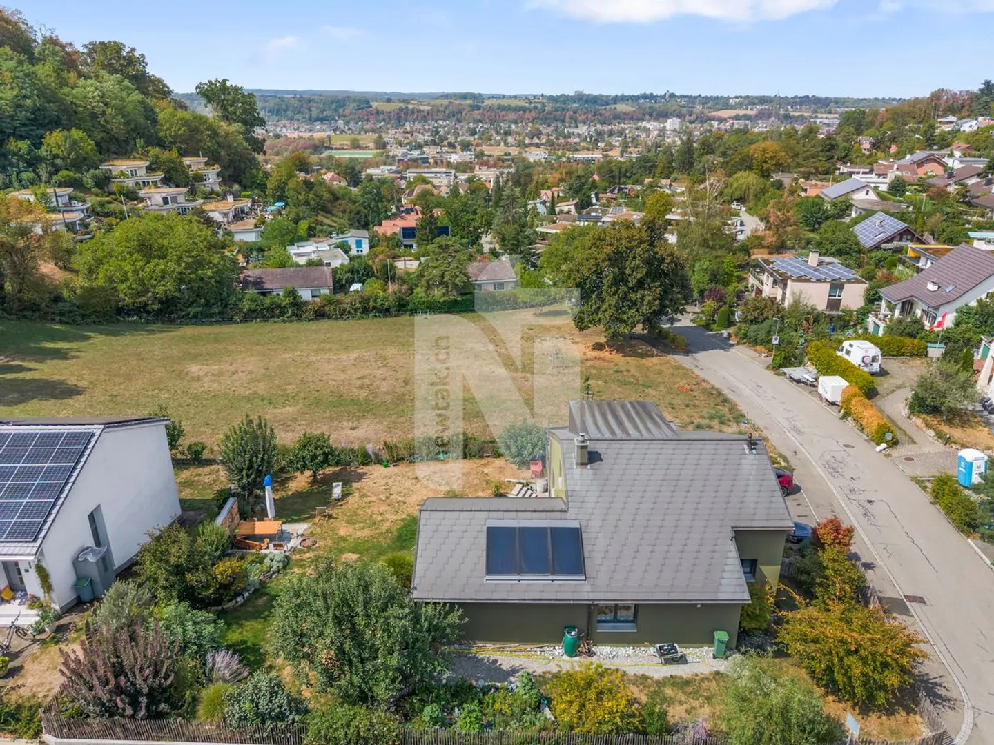 Terreno attraente con proprietà ben curata e vista panoramica a Münchenstein - Foto 1 di 13
