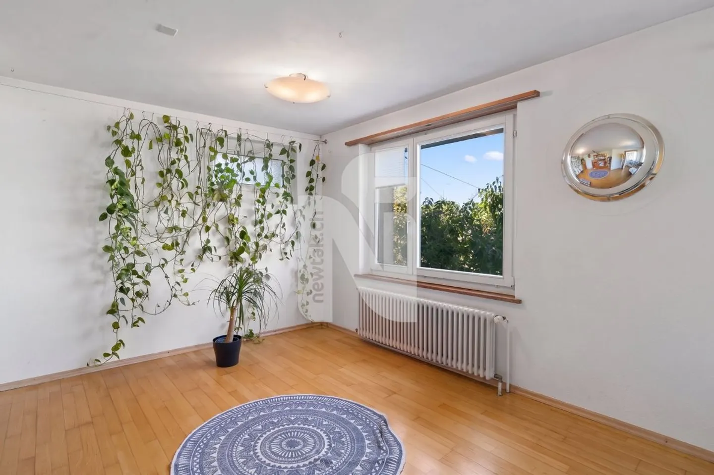 Casa bifamiliare adatta alle famiglie con appartamento, giardino e vista sui tetti di Basilea - Foto 11 di 13